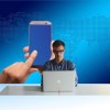 为什么我的电脑启动时会出现蓝屏？有哪些可能的原因造成这种情况？