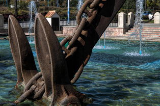 体验经典战斗热潮，打宝神器热血合击引领全新挂机模式，在线升级提升游戏体验