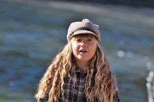 (穿越火线疯狂宝贝来历视频)穿越火线疯狂宝贝美女：跃然纸上的电竞新星