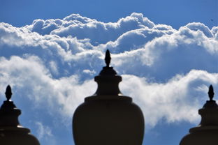 (云在西湖月在天什么意思)云在西三部曲是哪三部?揭秘这部著名作品的奇幻世界 (云在西湖月在天什么意思)云在西三部曲是哪三部?揭秘这部著名作品的奇幻世界