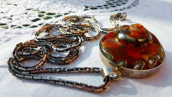 时尚而实用的伸缩戒指:让每个指尖都焕发个性与魅力的必备饰品 时尚而实用的伸缩戒指:让每个指尖都焕发个性与魅力的必备饰品