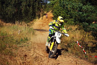 (暴走摩托破解版)暴走摩托无限金币钻石版下载，超刺激赛车游戏体验免费享受